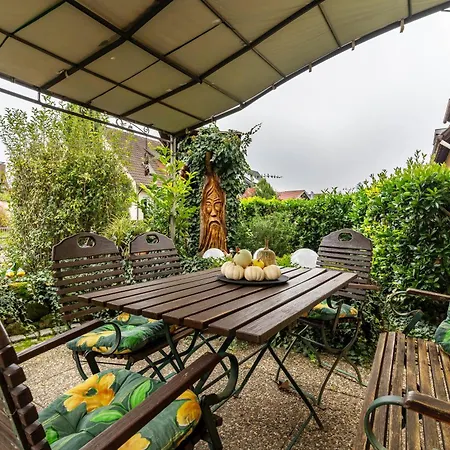 Haus Ursula אטנהיים