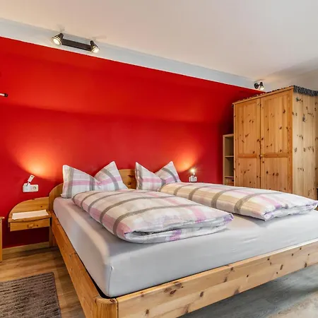 Haus Ursula בית הארחה 3*